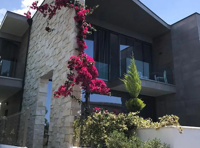 Olea Family Apt With Garden