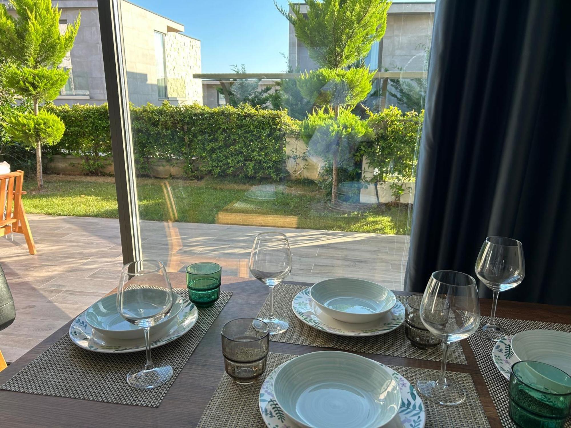 Olea Family With Garden Apartment